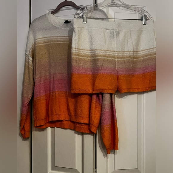 Comfortable Knit Short Set - Picture 2 of 7